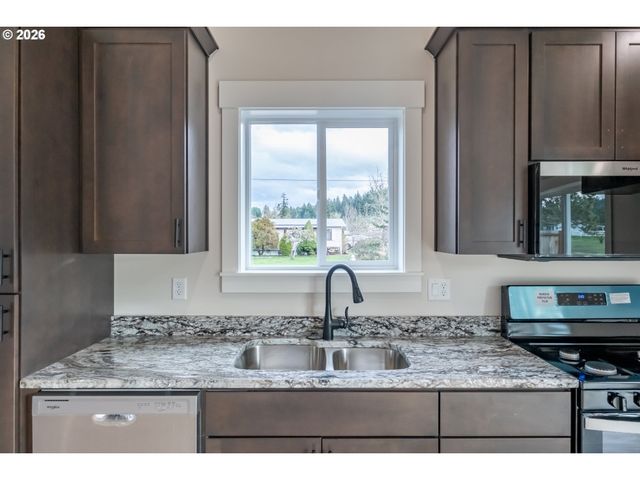 4435 KNOTTY PINE Ct, Sweet Home, OR 97386