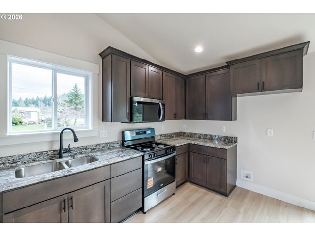 4435 KNOTTY PINE Ct, Sweet Home, OR 97386