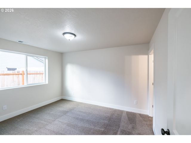 4435 KNOTTY PINE Ct, Sweet Home, OR 97386