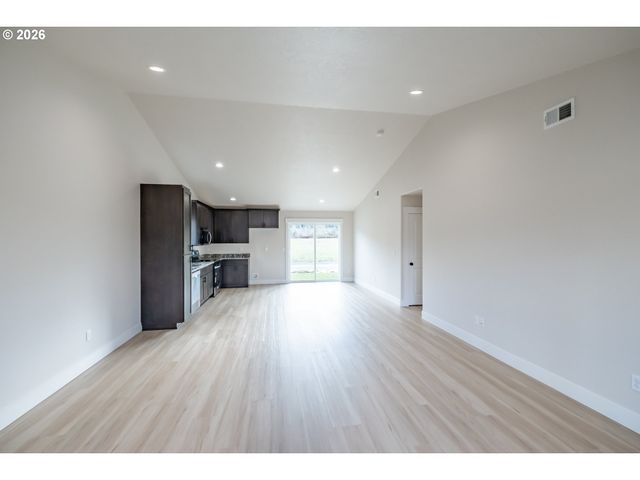 4435 KNOTTY PINE Ct, Sweet Home, OR 97386