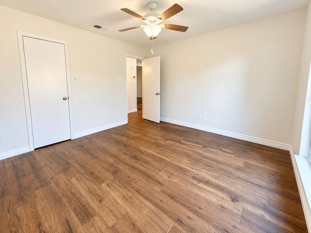 806 Blessing Creek Drive, Euless, TX 76039