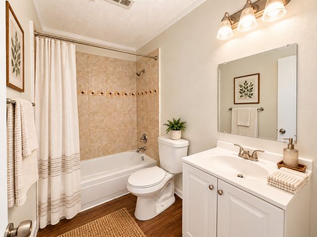 806 Blessing Creek Drive, Euless, TX 76039