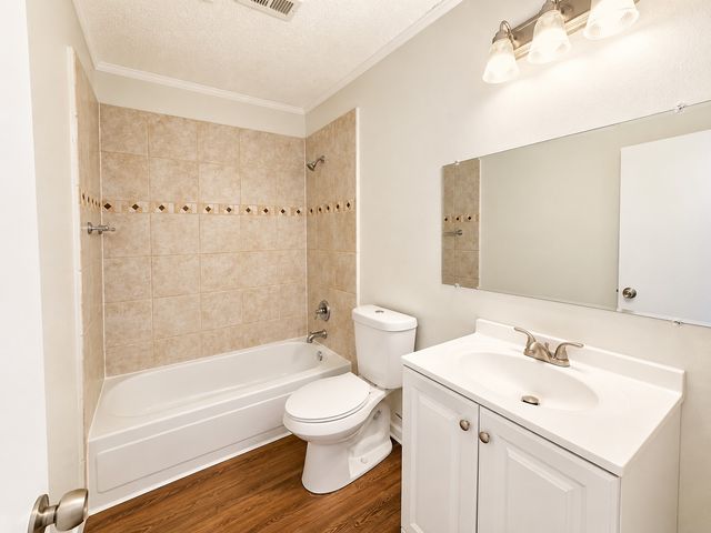 806 Blessing Creek Drive, Euless, TX 76039