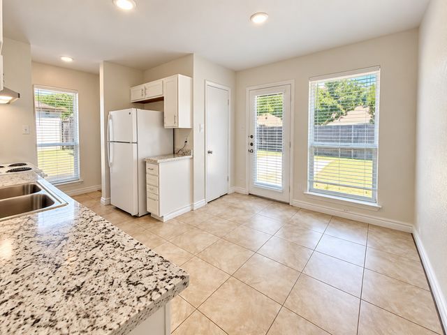 806 Blessing Creek Drive, Euless, TX 76039