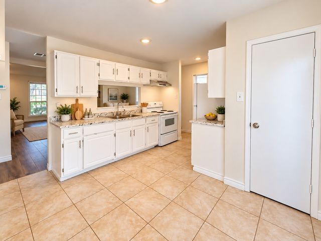 806 Blessing Creek Drive, Euless, TX 76039