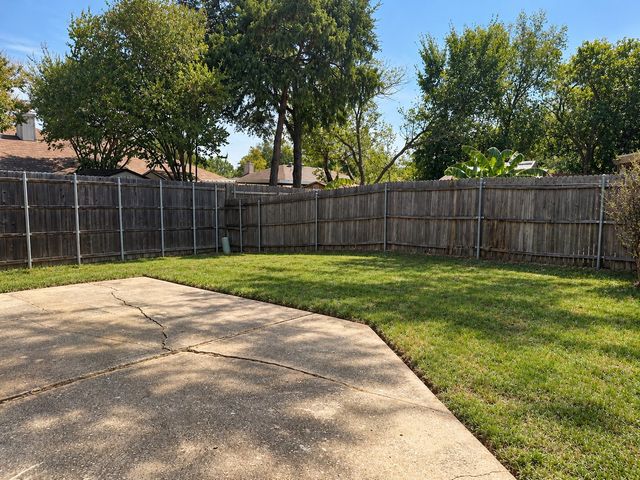 806 Blessing Creek Drive, Euless, TX 76039