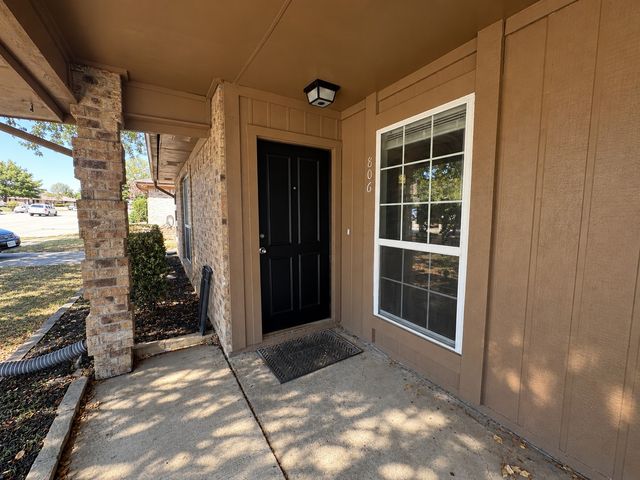 806 Blessing Creek Drive, Euless, TX 76039