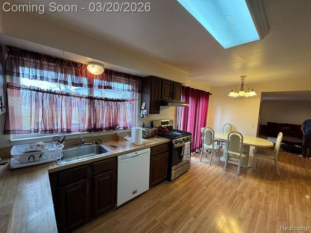 5045 Forestdale Drive, West Bloomfield, MI 48322