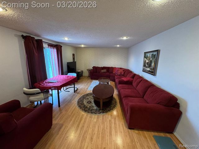 5045 Forestdale Drive, West Bloomfield, MI 48322