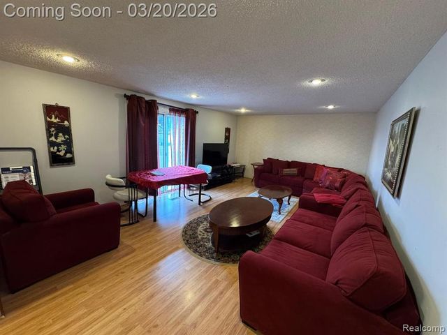 5045 Forestdale Drive, West Bloomfield, MI 48322