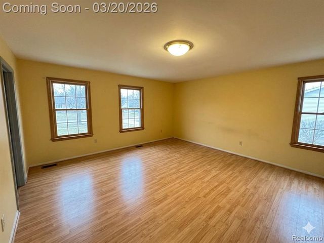 5045 Forestdale Drive, West Bloomfield, MI 48322