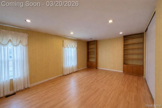 5045 Forestdale Drive, West Bloomfield, MI 48322