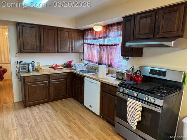 5045 Forestdale Drive, West Bloomfield, MI 48322