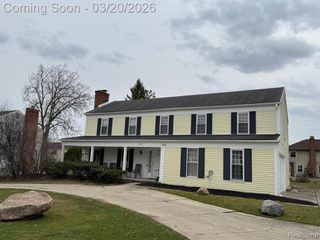 5045 Forestdale Drive, West Bloomfield, MI 48322