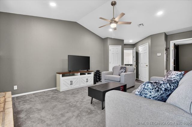 5209 Nowata Road B203, Bartlesville, OK 74006