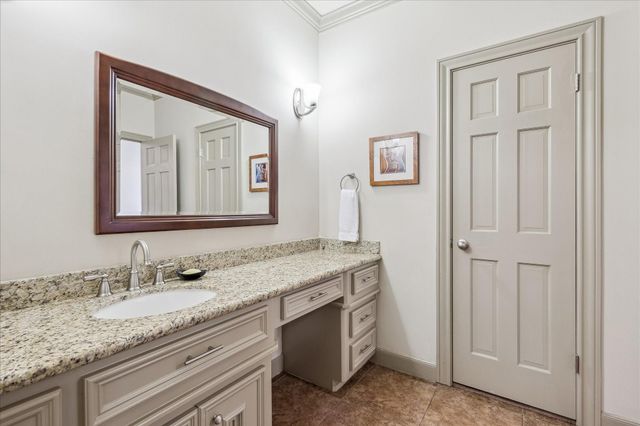 5 Lochtyne Circle, Houston, TX 77024