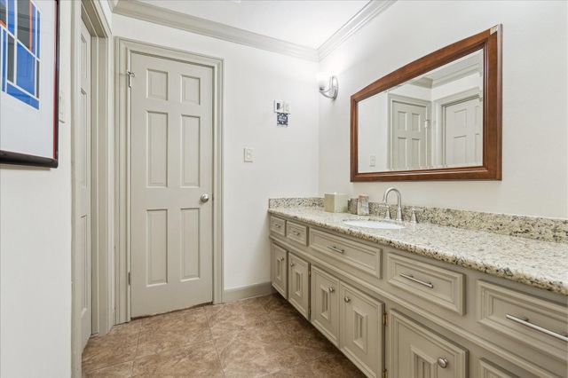 5 Lochtyne Circle, Houston, TX 77024