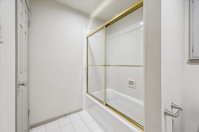 5 Lochtyne Circle, Houston, TX 77024