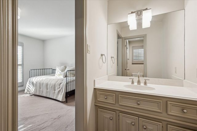 5 Lochtyne Circle, Houston, TX 77024