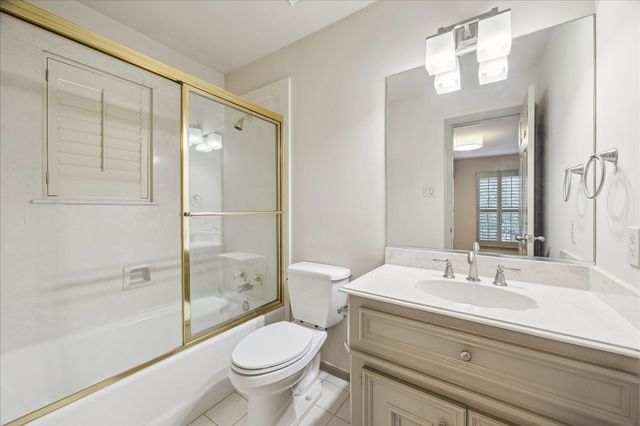 5 Lochtyne Circle, Houston, TX 77024