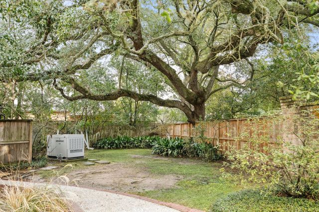 5 Lochtyne Circle, Houston, TX 77024