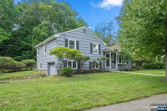 14 Greenway Court, Closter, NJ 07624