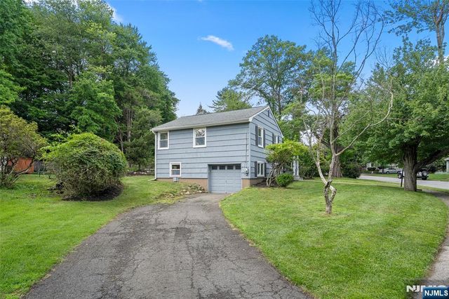 14 Greenway Court, Closter, NJ 07624