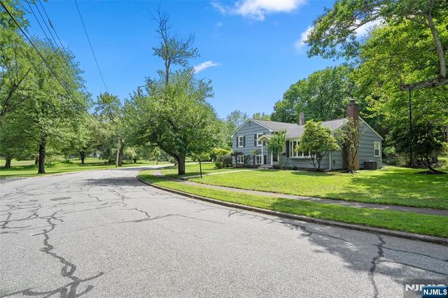 14 Greenway Court, Closter, NJ 07624