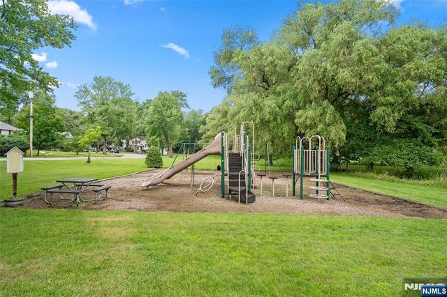 14 Greenway Court, Closter, NJ 07624
