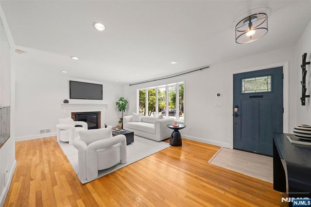 14 Greenway Court, Closter, NJ 07624