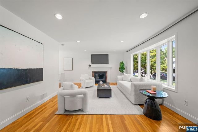 14 Greenway Court, Closter, NJ 07624