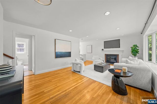 14 Greenway Court, Closter, NJ 07624