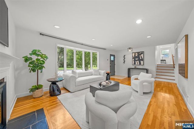 14 Greenway Court, Closter, NJ 07624