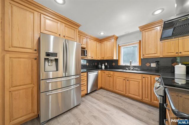14 Greenway Court, Closter, NJ 07624