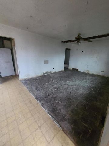 2605 N Pine Street, Waukegan, IL 60087