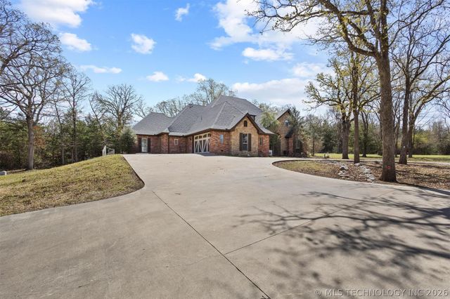 383 Bridlewood Drive, Durant, OK 73449