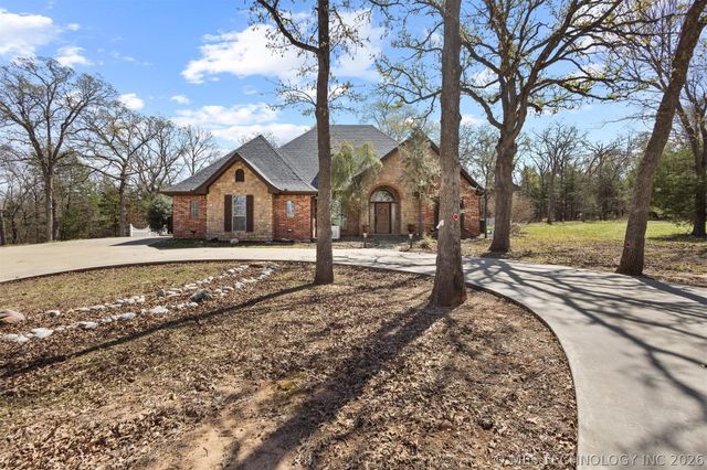 383 Bridlewood Drive, Durant, OK 73449