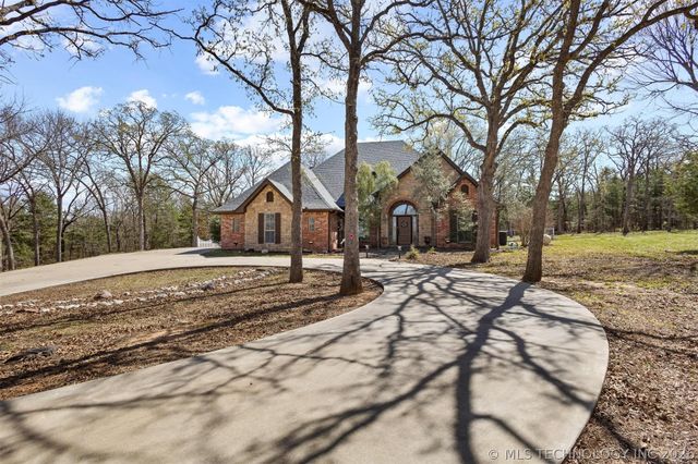 383 Bridlewood Drive, Durant, OK 73449