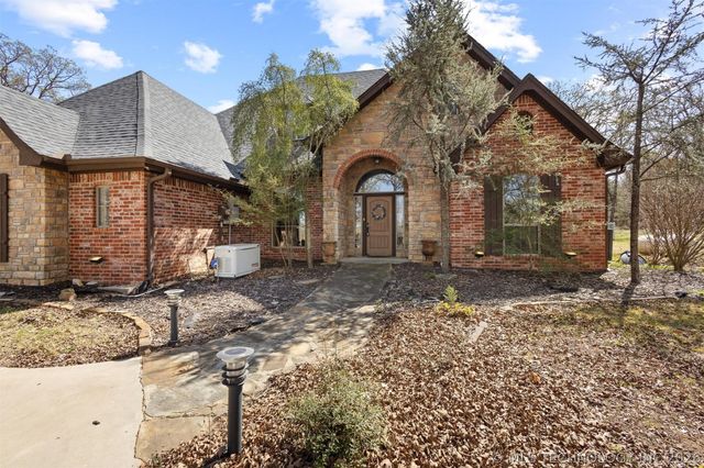 383 Bridlewood Drive, Durant, OK 73449