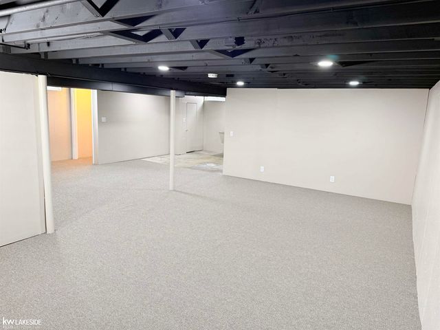 21300 Briarcliff Street, Saint Clair Shores, MI 48082