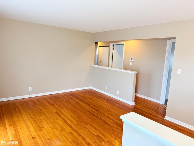 21300 Briarcliff Street, Saint Clair Shores, MI 48082