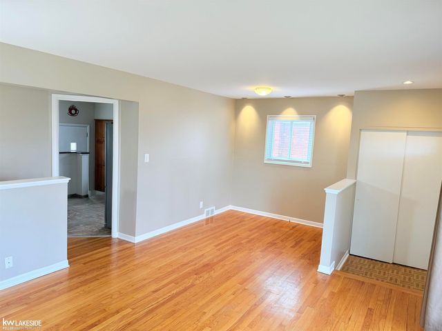 21300 Briarcliff Street, Saint Clair Shores, MI 48082