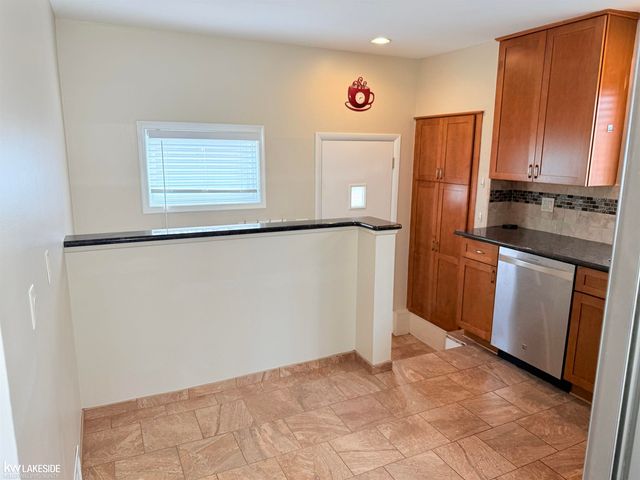 21300 Briarcliff Street, Saint Clair Shores, MI 48082