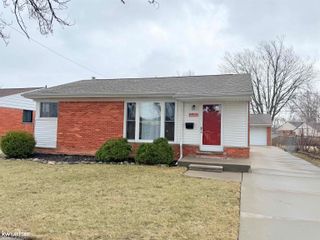 21300 Briarcliff Street, Saint Clair Shores, MI 48082