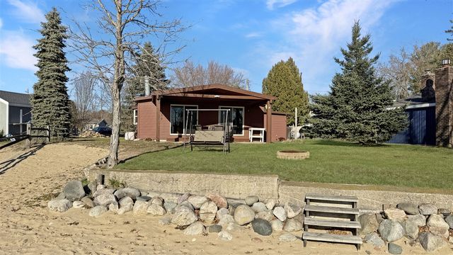 9372 Lakeview Drive, Cadillac, MI 49601