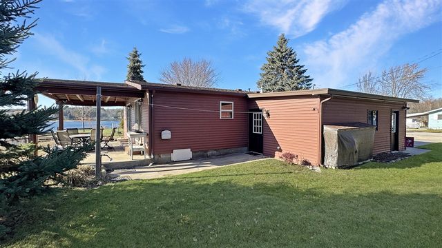 9372 Lakeview Drive, Cadillac, MI 49601