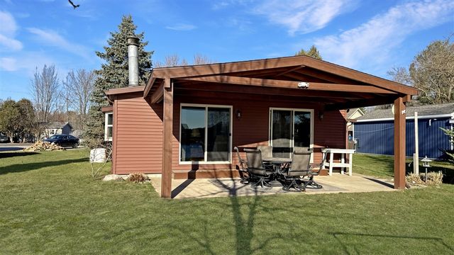 9372 Lakeview Drive, Cadillac, MI 49601