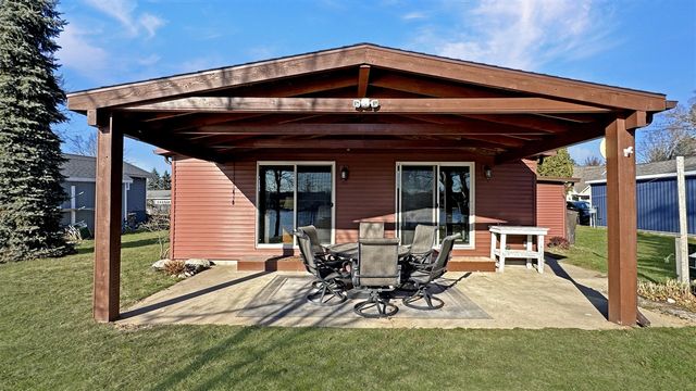 9372 Lakeview Drive, Cadillac, MI 49601