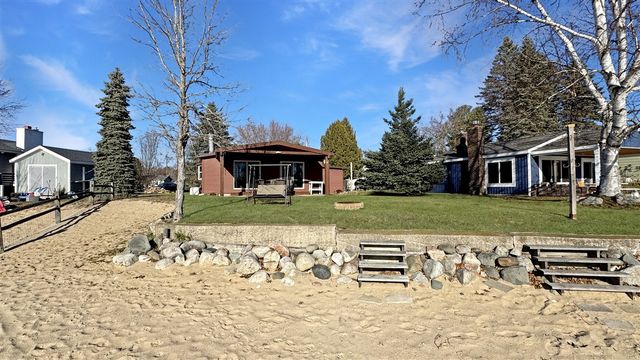 9372 Lakeview Drive, Cadillac, MI 49601