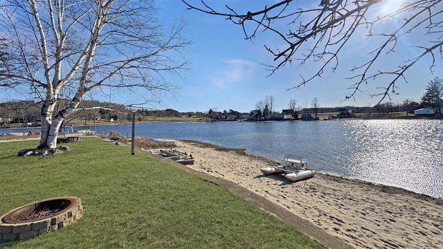 9372 Lakeview Drive, Cadillac, MI 49601